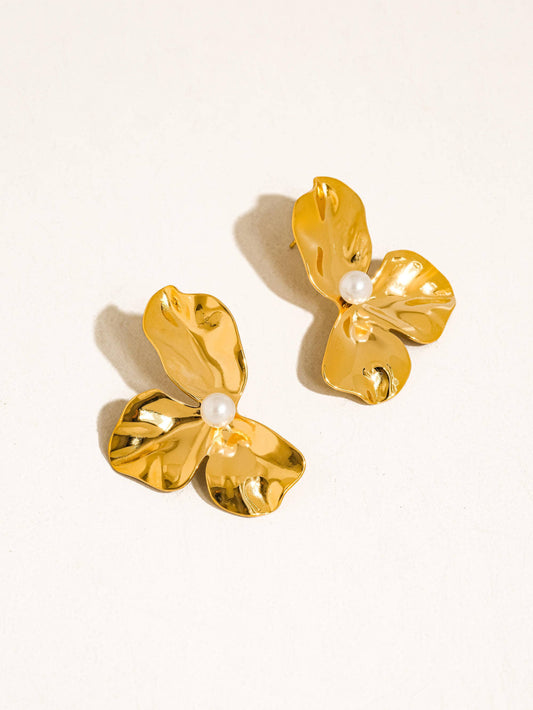 The Vintessa Flower Shell Pearl Earrings